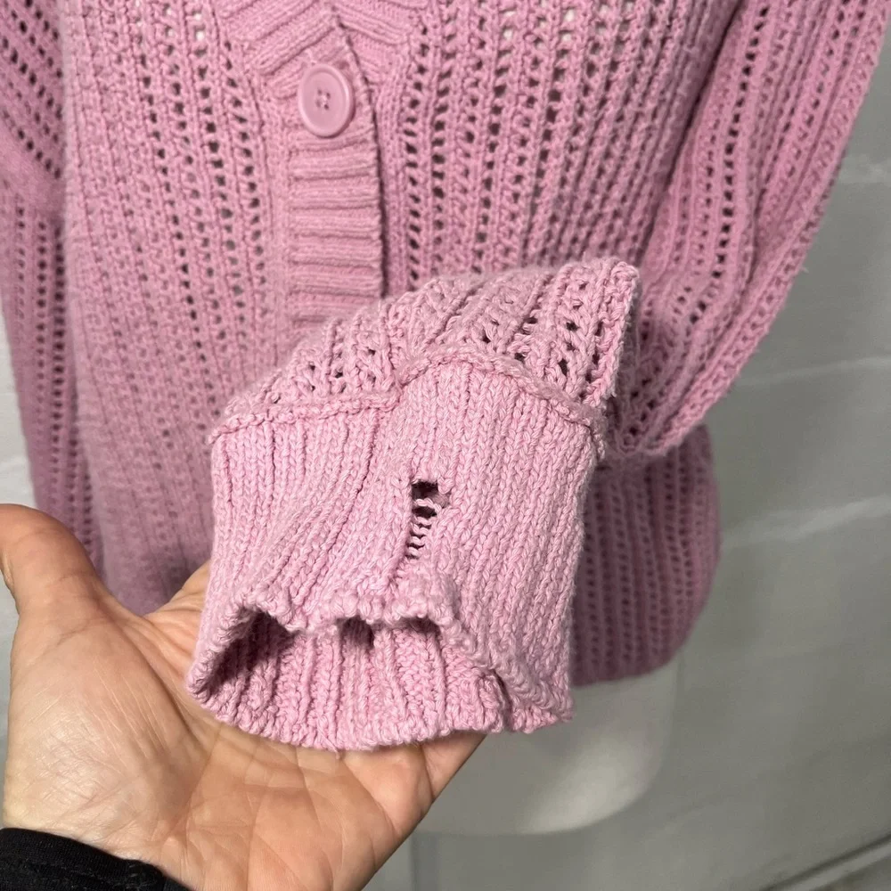 AMERICAN EAGLE DISTRESSED BUTTON CARDIGAN